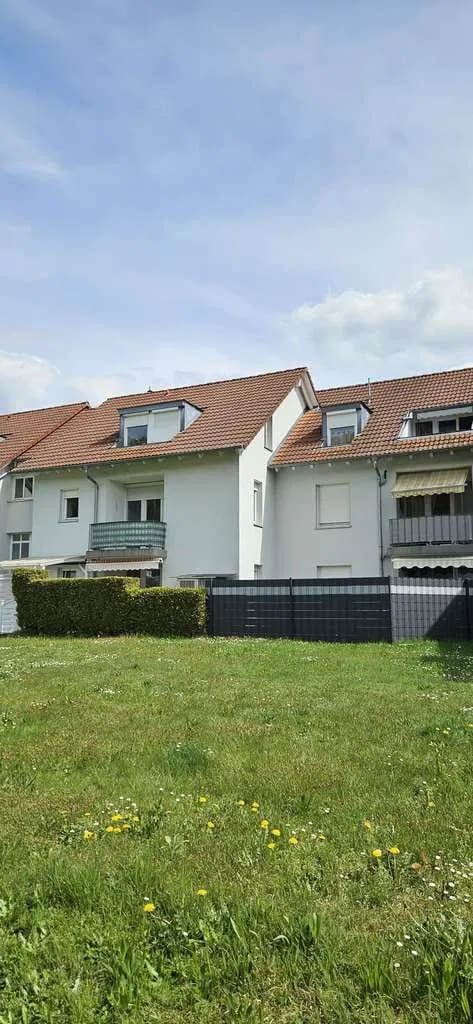Immobilie in Schopfheim - Helle 2,5-Zimmer-Dachgeschosswohnung (80 m²) mit Loggia und TG-Stellplatz in Schopfheim- Fahrnau - Bild 1