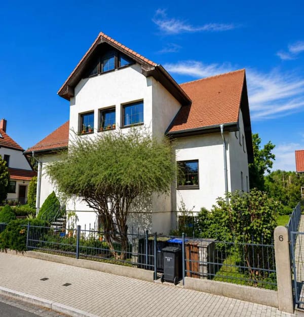 Immobilie in Dresden - Familientraum, Paketvorzugspreis ! 3 Zi. + Untergeschoß + 2 Zi. (DG), eigener Garten, Doppelgarage ! - Bild 1