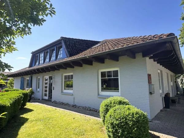 Immobilie in Schönwalde am Bungsberg - Schönwalde a.B. - Walmdachbungalow mit Einliegerwohnung - Bild 1
