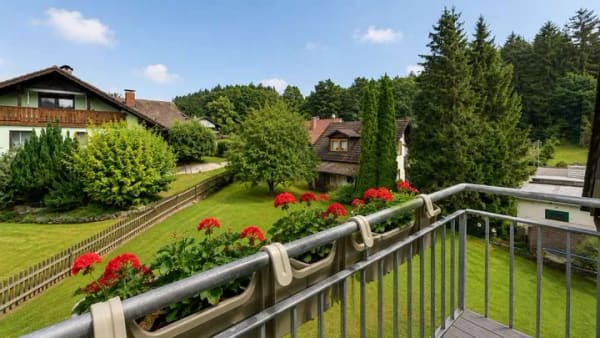 Immobilie in Thannhausen - Gepflegtes Zweifamilienhaus in ruhiger Lage – Kapitalanlage mit zwei vermieteten Wohneinheiten - Bild 1
