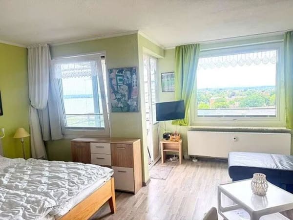 Immobilie in Plön - Sonnige 1-Zi.-Eigentumswohnung  mit Blick über die Seenlandschaft von Plön - Bild 0