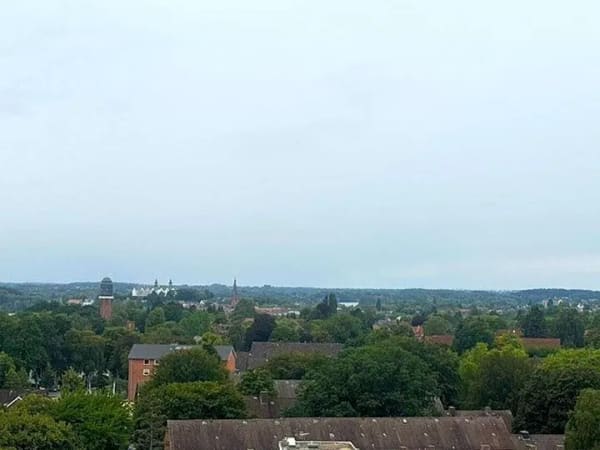 Immobilie in Plön - Sonnige 1-Zi.-Eigentumswohnung  mit Blick über die Seenlandschaft von Plön - Bild 2