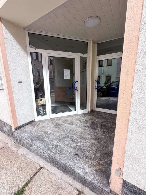 Immobilie in Hohenstein-Ernstthal - Attraktives Mehrfamilienhaus mit großzügiger Gewerbeeinheit in zentraler Lage - Bild 2