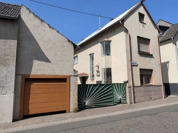 Immobilie in Nickenich - Ein Zuhause zum Wohlfühlen - Wohnhaus mit Garten und Nebengebäude - Bild 0