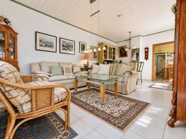 Immobilie in Nickenich - Ein Zuhause zum Wohlfühlen - Wohnhaus mit Garten und Nebengebäude - Bild 1