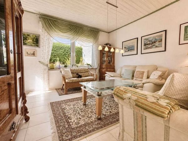 Immobilie in Nickenich - Ein Zuhause zum Wohlfühlen - Wohnhaus mit Garten und Nebengebäude - Bild 2