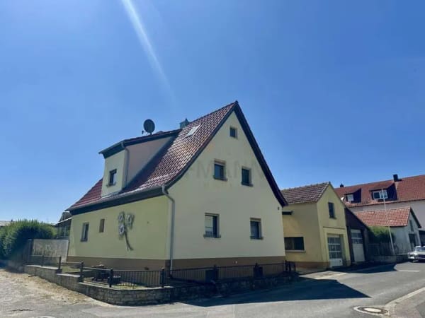 Immobilie in Oerlenbach - 2-Familienhaus in Ebenhausen, große Werkstatt, 2 Garagen, schöner Garten, herrl. Ortsrandlage - Bild 1