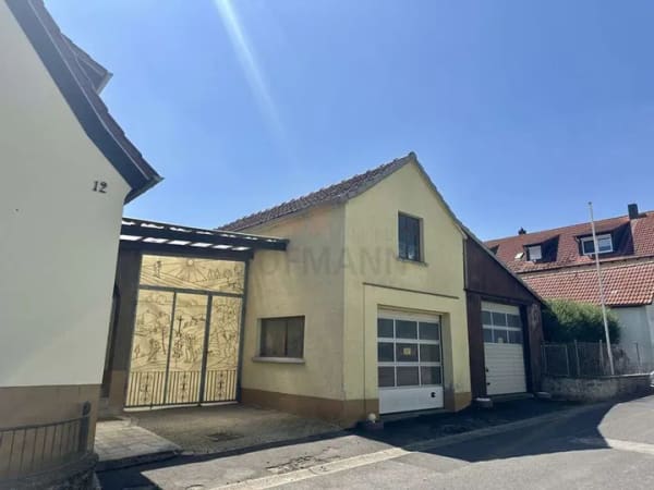 Immobilie in Oerlenbach - 2-Familienhaus in Ebenhausen, große Werkstatt, 2 Garagen, schöner Garten, herrl. Ortsrandlage - Bild 2