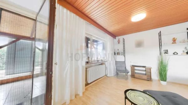 Immobilie in Oerlenbach - 2-Familienhaus in Ebenhausen, große Werkstatt, 2 Garagen, schöner Garten, herrl. Ortsrandlage - Bild 4
