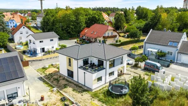 Immobilie in Grafenwöhr - Ein Zuhause voller Licht, Raum und Möglichkeiten für die ganze Familie - Bild 1