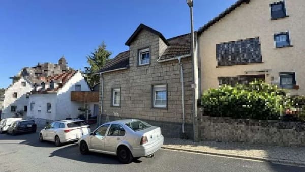 Immobilie in Kempenich - Kompaktes Einfamilienhaus mit Garage in zentraler Lage - Bild 1