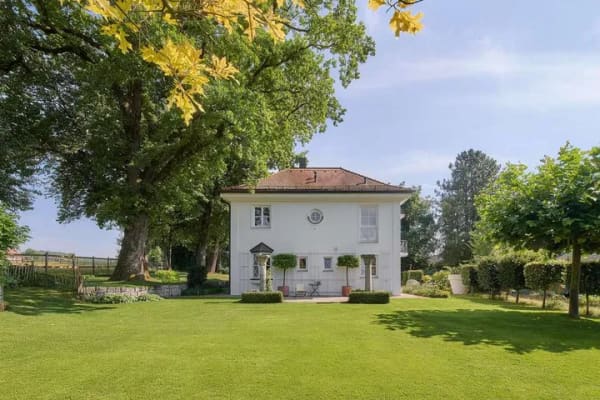 Immobilie in Münsing - Zeitlos elegante Villa mit Natur-Schwimmteich und prachtvollem Parkgarten in Ammerland - Bild 2