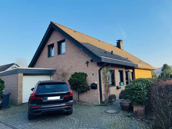 Immobilie in Engelskirchen - Einfamilienhaus mit Einliegerwohnung in beliebter Lage von Engelskirchen! - Bild 0