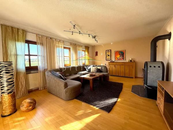 Immobilie in Ortenburg - 5 in 1: Modernes Wohnhaus mit Scheune, Garage/Werkstatt, Blockhaus und Ackerflächen - Bild 2