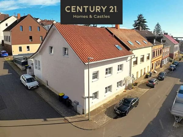 Immobilie in Friedrichsthal - Neuwertiges großes Einfamilienhaus mit zusätzl. großer Eigentumswohnung in Friedrichsthal - Bild 0