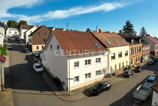 Immobilie in Friedrichsthal - Neuwertiges großes Einfamilienhaus mit zusätzl. großer Eigentumswohnung in Friedrichsthal - Bild 2