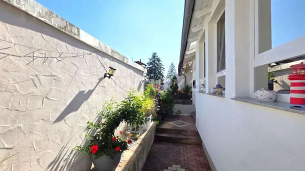 Immobilie in Friedrichsthal - Neuwertiges großes Einfamilienhaus mit zusätzl. großer Eigentumswohnung in Friedrichsthal - Bild 3