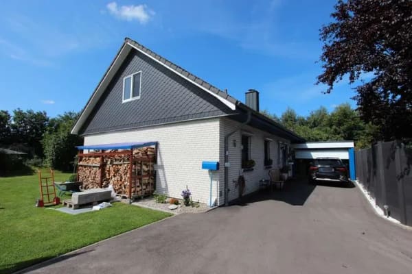 Immobilie in Sprakebüll - Bevorzugtes Wohnen zur ebenen Erde in Sackgassenendlage - EFH mit Garage, Wärmepumpe und PV-Anlage - Bild 2