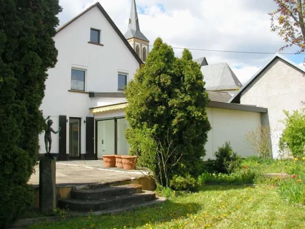 Immobilie in Langenlonsheim - Ein echtes Einzelstück: Gartenparadies mit Pool, Terrassen, Scheune & Garage, Wohnhaus mit 2 Wohnei - Bild 3