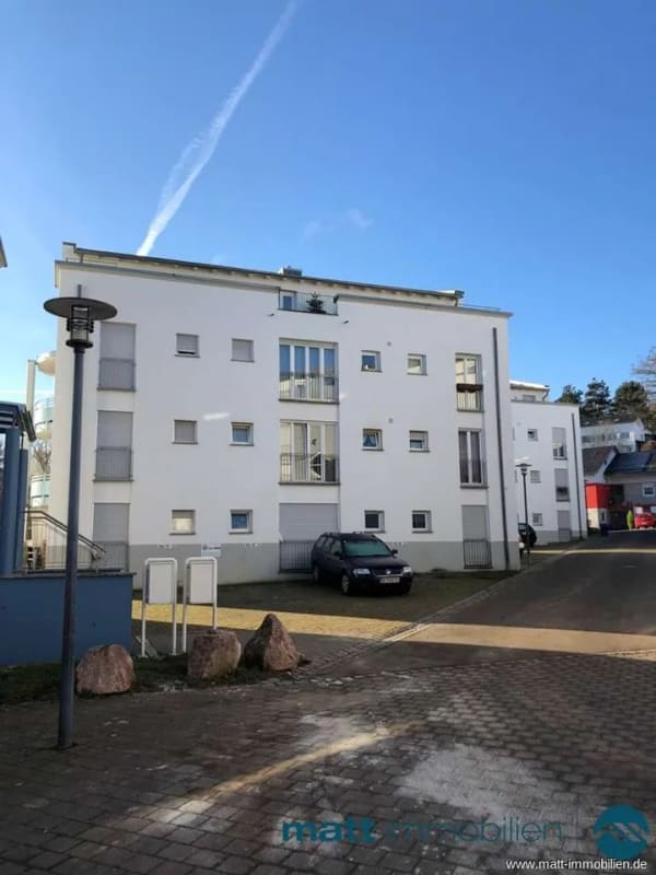 Immobilie in Engen - Frisch renovierte, bezugsfreie 4-Zimmer-Erdgeschosswohnung mit Terrasse und Tiefgaragenstellplatz - Bild 0