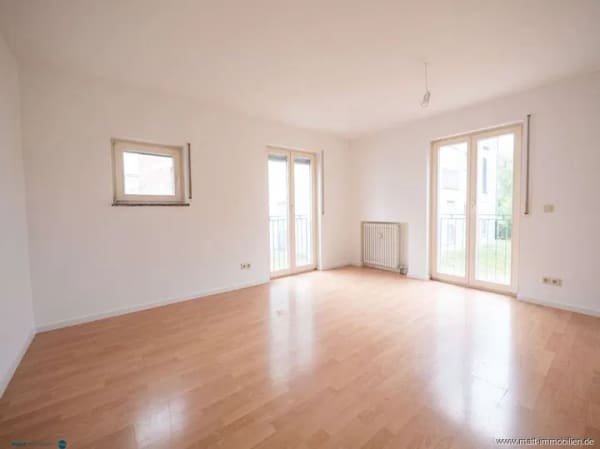 Immobilie in Engen - Frisch renovierte, bezugsfreie 4-Zimmer-Erdgeschosswohnung mit Terrasse und Tiefgaragenstellplatz - Bild 2