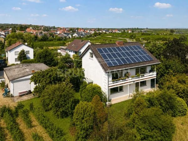 Immobilie in Kallstadt - Kallstadter Ortsrandlage: Zwischen Weinbergen, Remise & zwei Haustüren liegen viele Möglichkeiten! - Bild 1