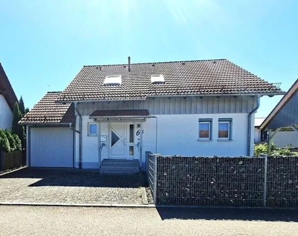 Immobilie in Syrgenstein - Familienglück mit Charme - Gepflegtes Einfamilienhaus mit großzügigem Garten und Garage - Bild 0