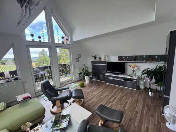 Immobilie in Scheibenberg - Toplage ! schicke 2 Zi Dachgeschossmaisonette & extra 33 m² Hobbyappartement, gr. Balkon - Bild 1
