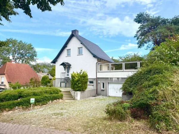 Immobilie in Bergen auf Rügen - Zwei Wohnhäuser auf großzügigem Grundstück – naturnah vor den Toren Bergens - Bild 0