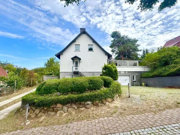 Immobilie in Bergen auf Rügen - Zwei Wohnhäuser auf großzügigem Grundstück – naturnah vor den Toren Bergens - Bild 1