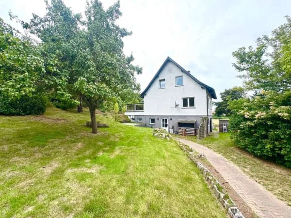 Immobilie in Bergen auf Rügen - Zwei Wohnhäuser auf großzügigem Grundstück – naturnah vor den Toren Bergens - Bild 3