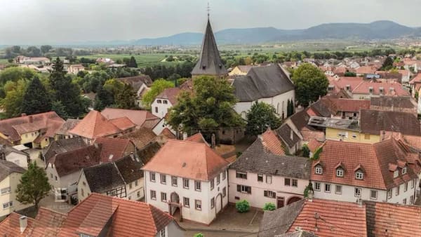 Immobilie in Kirrweiler - HISTORISCHE ARCHITEKTUR MIT ENTWICKLUNGSPOTENZIAL | KIRRWEILER - Bild 1