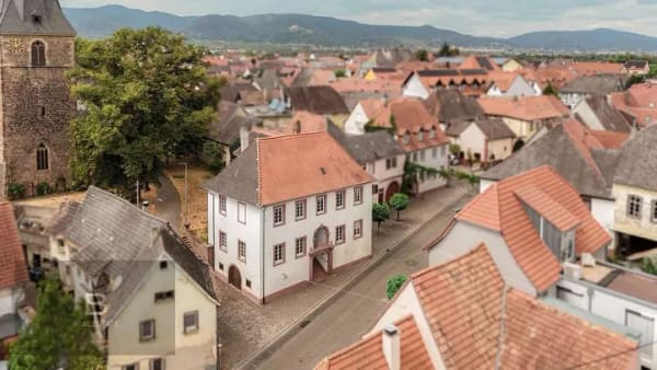 Immobilie in Kirrweiler - HISTORISCHE ARCHITEKTUR MIT ENTWICKLUNGSPOTENZIAL | KIRRWEILER - Bild 2