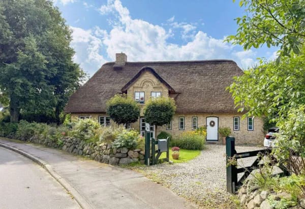Immobilie in Winnert -  Liebevoll und top saniertes Reetdachhaus mit Bauerngarten - Bei Husum-Nordsee - Bild 1