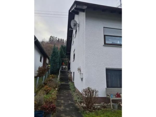 Immobilie in Scheuerfeld - Viel Platz in Scheuerfeld: Großzügiges Einfamilienhaus - Bild 1