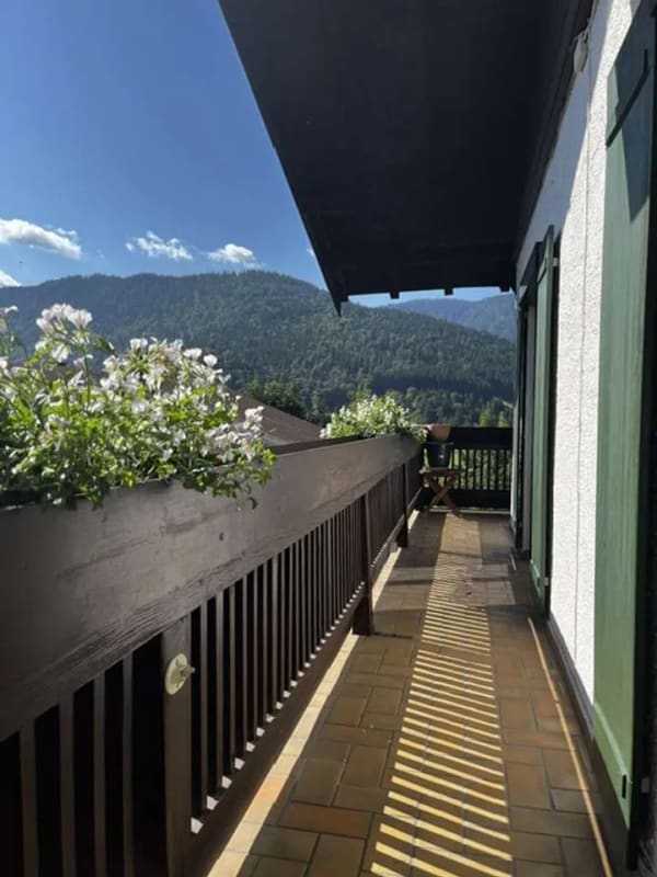 Immobilie in Reit im Winkl - ZAUBERHAFTE, SONNIGE, RENOVIERTE 3-ZIMMER-WOHNUNG MIT BERGBLICK - Bild 2