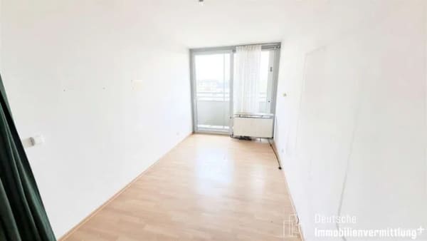 Immobilie in Ludwigshafen am Rhein - Für Selbstnutzer oder Kapitalanleger: Zwei-Zimmer-Wohnung mit Loggia, Tiefgarage und Keller - Bild 1