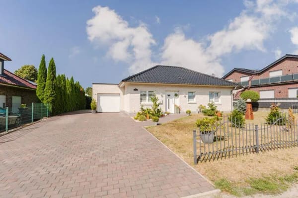 Immobilie in Uelsen - Gepflegter Bungalow mit Garage und großzügigem Garten - Bild 0