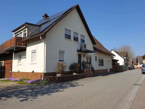Immobilie in Lichtenau - Einfamilienhaus mit Ökonomiegebäude, Garage und Garten in Lichtenau-Scherzheim - Bild 0