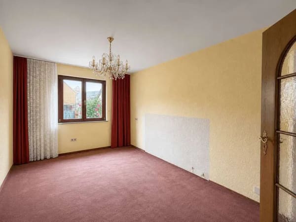 Immobilie in Lichtenau - Einfamilienhaus mit Ökonomiegebäude, Garage und Garten in Lichtenau-Scherzheim - Bild 3
