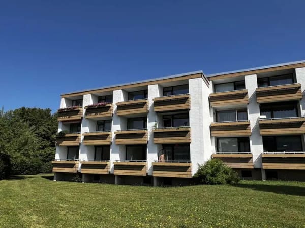 Immobilie in Wiggensbach - Attraktive 4-Zimmer-Wohnung mit drei Südbalkonen und Blick ins Grüne in Wiggensbach - Bild 0