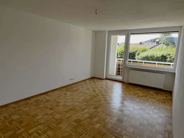Immobilie in Wiggensbach - Attraktive 4-Zimmer-Wohnung mit drei Südbalkonen und Blick ins Grüne in Wiggensbach - Bild 1