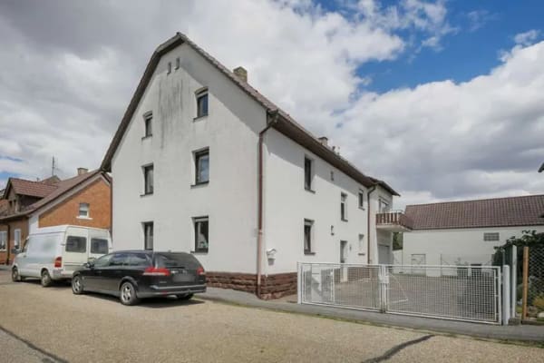 Immobilie in Kämpfelbach - Zweifamilienhaus mit Garten und Süd-Balkon – sanierungsbedürftig mit Potenzial! - Bild 0