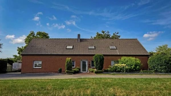 Immobilie in Rees - Ein Rückzugsort am Niederrhein – Exklusives Zweifamilienhaus in idyllischer Alleinlage - Bild 0