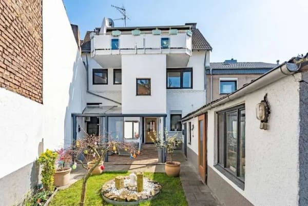 Immobilie in Frechen - Flexibel nutzbares Haus: Mehrgenerationenwohnen, Wohnen & Arbeiten oder Wohnen & Vermieten - Bild 0