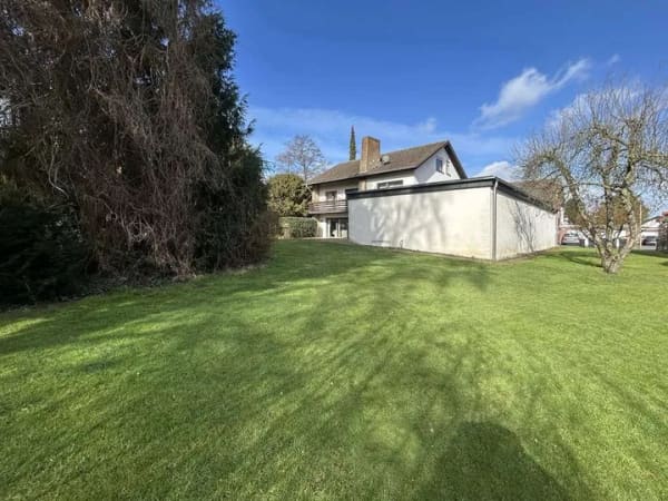Immobilie in Hövelhof - Großzügiges Wohnen in diesem Einfamilienhaus mit großem Garten, Doppelgarage und Schwimmhalle - Bild 3