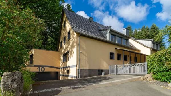 Immobilie in Brakel - Großzügiges Anwesen mit viel Platz, Privatsphäre und Waldrandlage - Bild 2