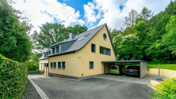 Immobilie in Brakel - Großzügiges Anwesen mit viel Platz, Privatsphäre und Waldrandlage - Bild 3