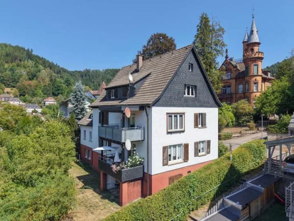 Immobilie in Schramberg - Mehrfamilienhaus mit drei Wohneinheit in ruhiger, stadtnaher Lage zu verkaufen! - Bild 1