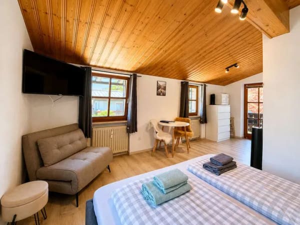 Immobilie in Schönau am Königssee - Charmante möblierte Dachgeschosswohnung mit besonderem Flair - Bild 0